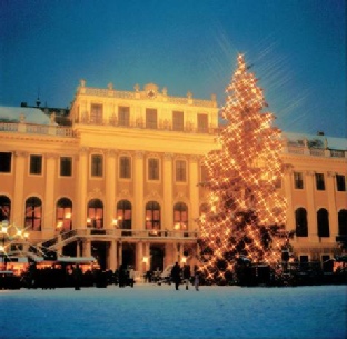 Schonbrunn Palace at Christmas Schonbrunn Palace at Christmas